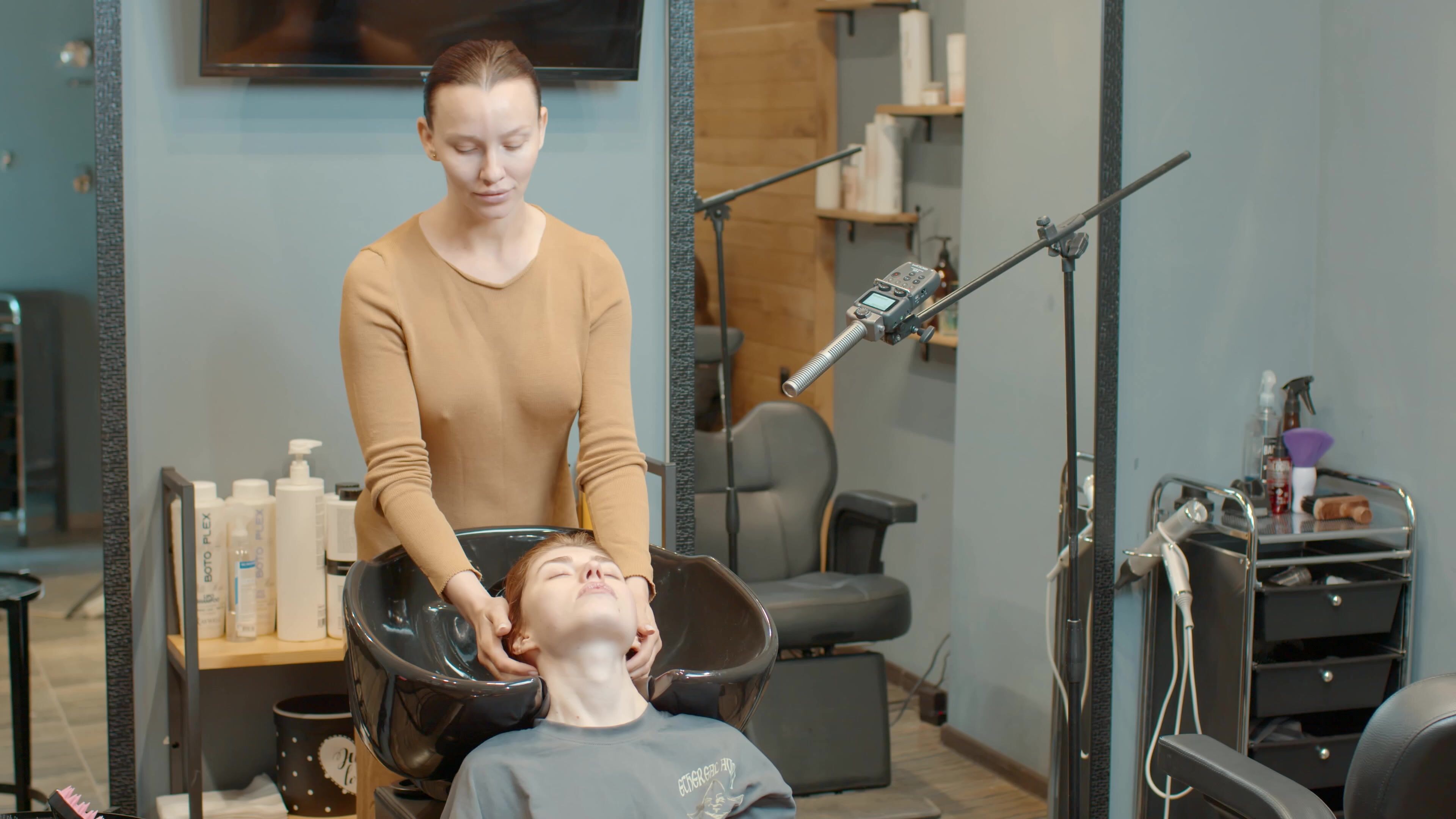 Head Washing And Massage by Adel Lady Barber to Nemira
