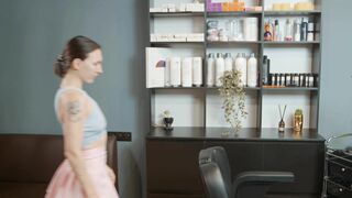 Intensive Scalp Massage with Brushing by MIlena Lady Barber