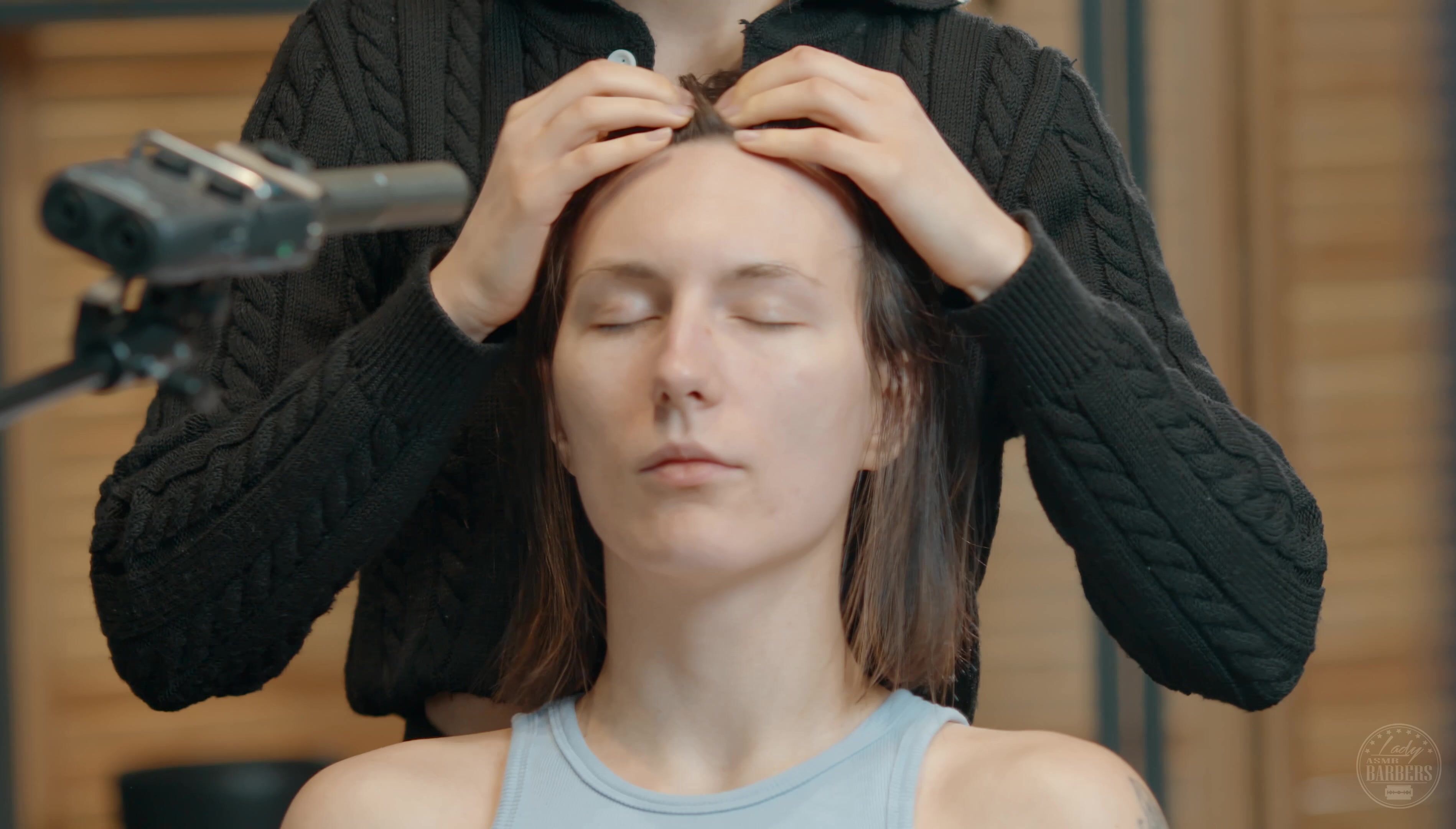 Intensive Scalp Massage with Brushing by MIlena Lady Barber