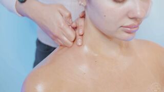 Neck And Shoulders Massage by Elle Lady Barber