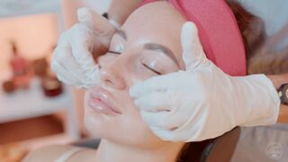 Deep Face Massage by Elle Lady Barber