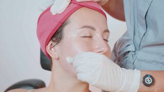 Deep Face Massage by Elle Lady Barber