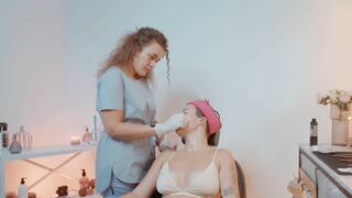 Deep Face Massage by Elle Lady Barber