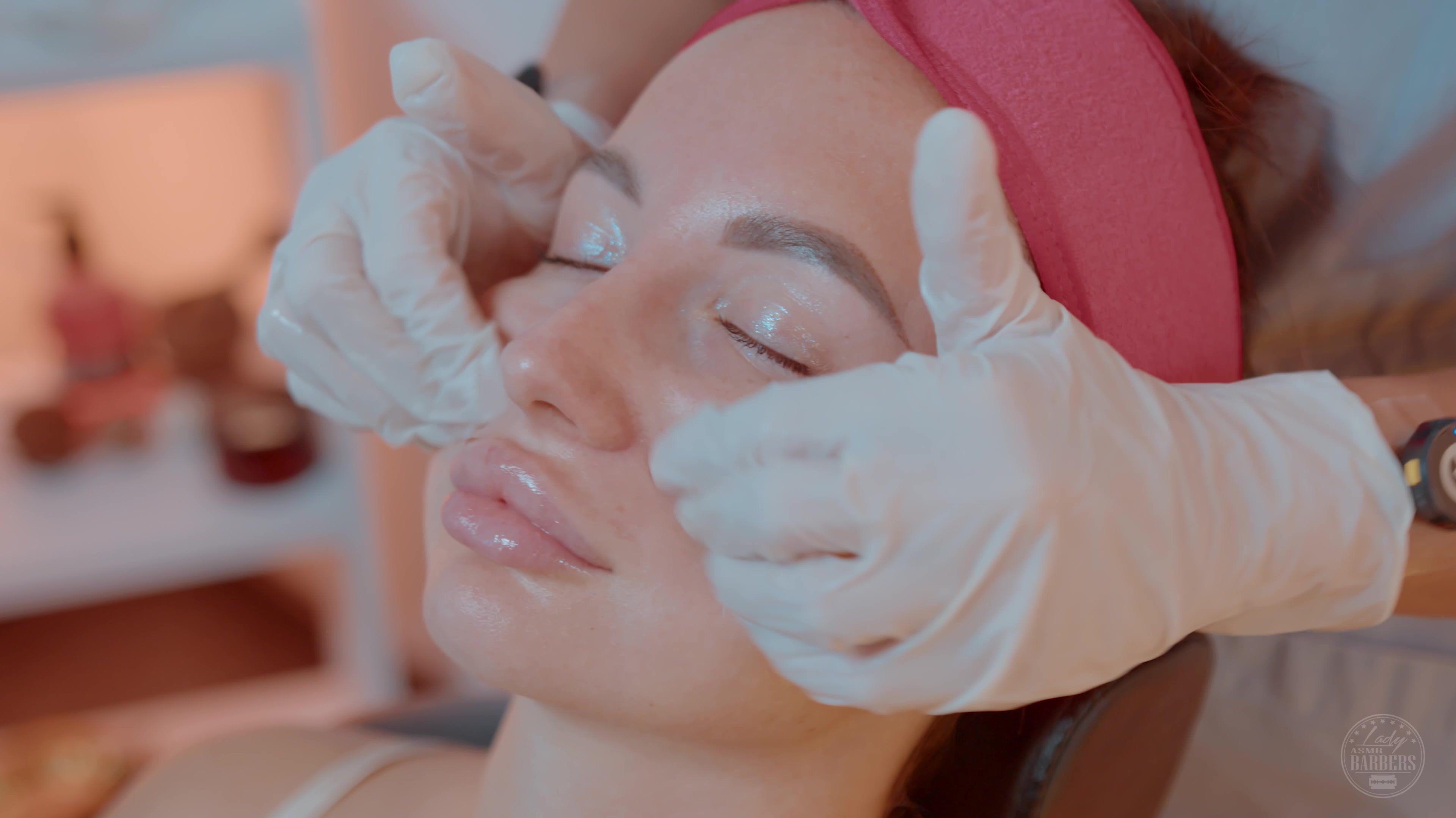 Deep Face Massage by Elle Lady Barber