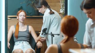 Hands Relaxing Massage by Milena Lady Barber to Gia