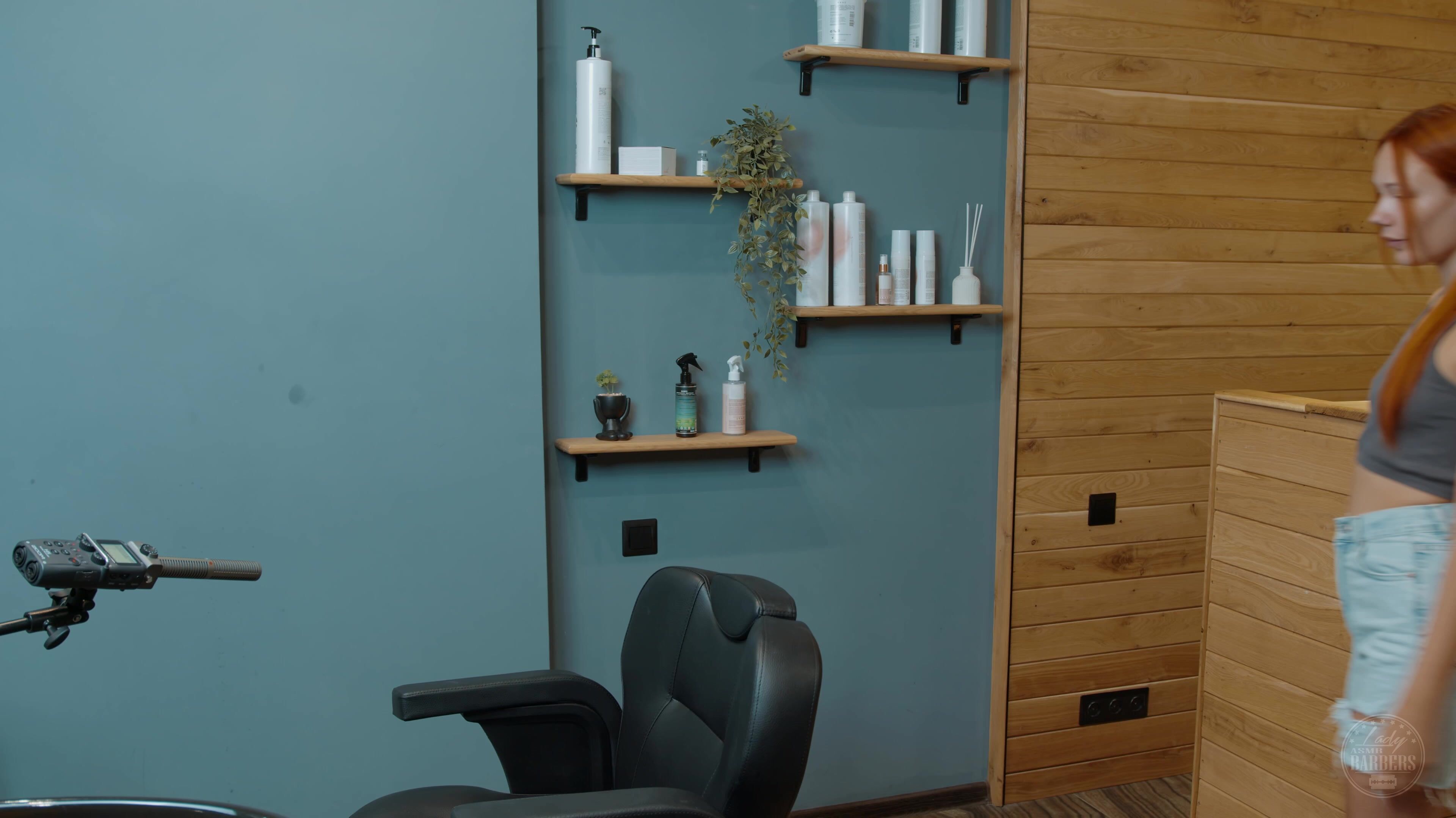 Hands Relaxing Massage by Milena Lady Barber to Gia