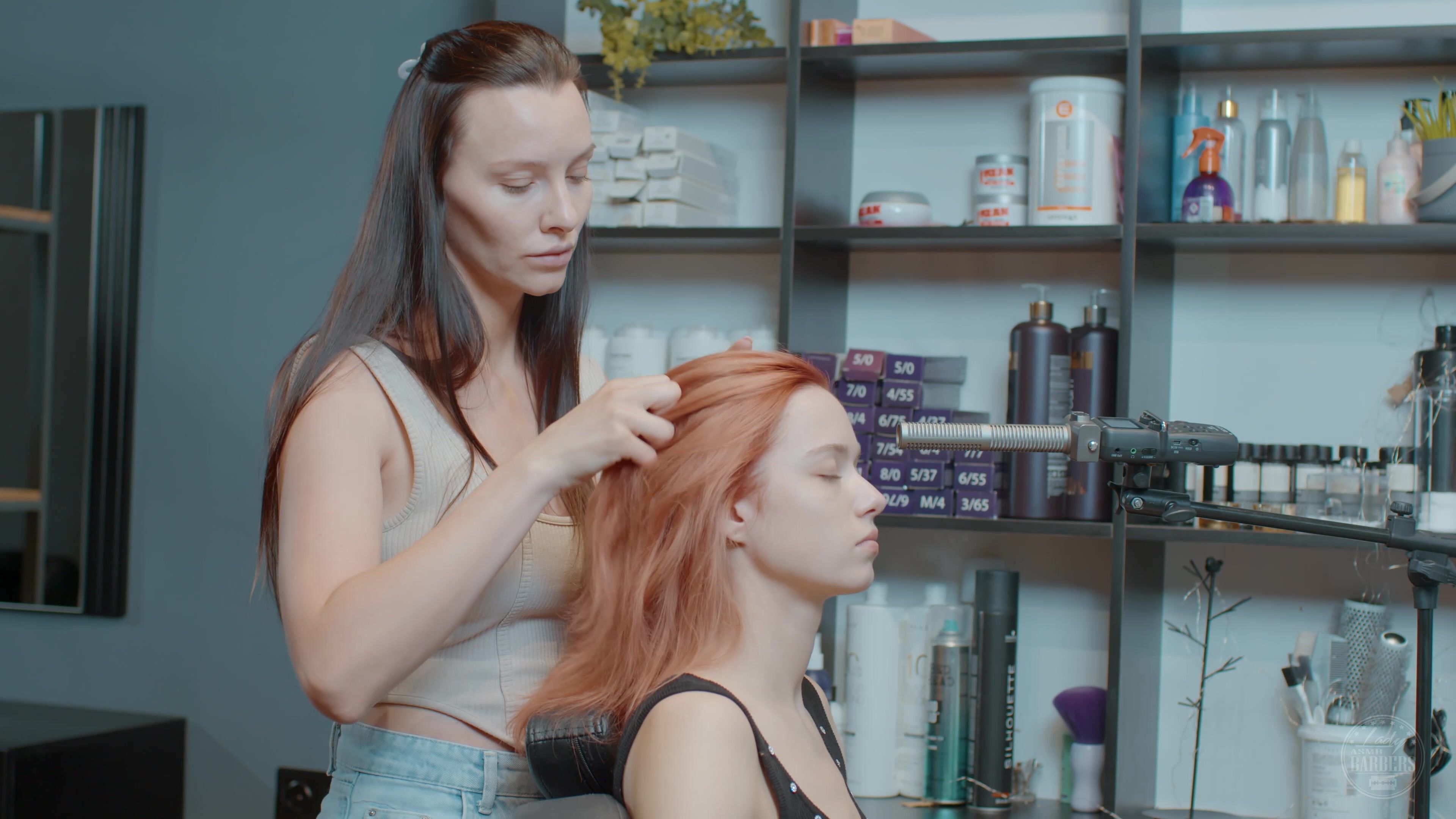 Head Massage by Adel Lady Barber to Kalisy