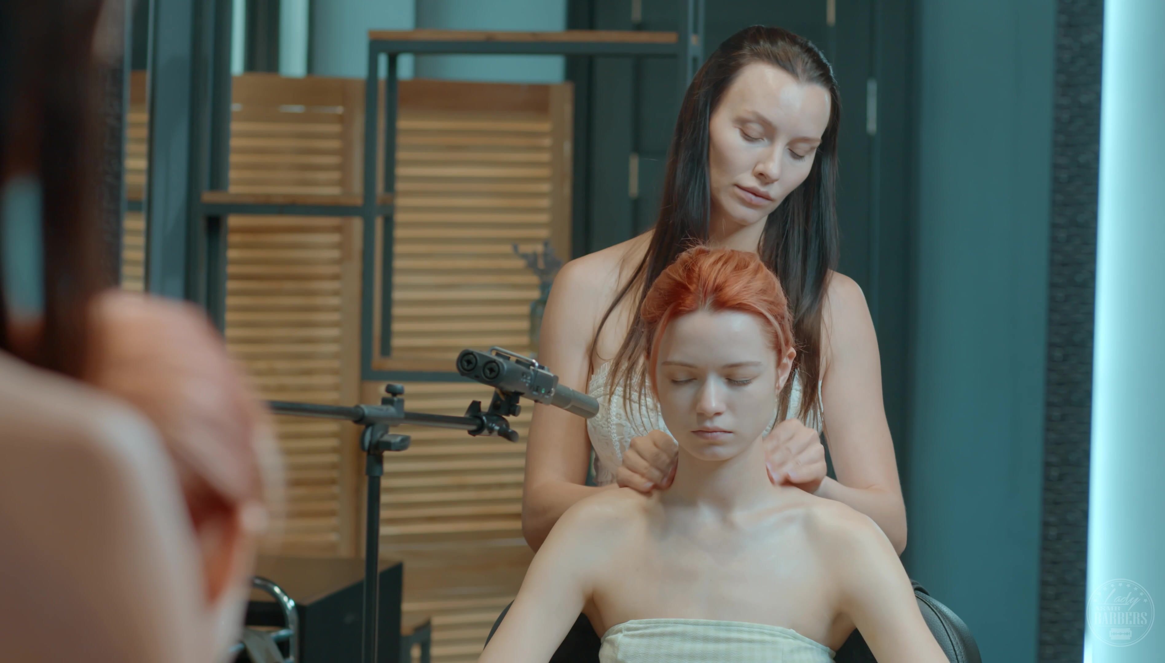 Shoulder and collarbone massage by Adel to Kalisy